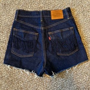Levi’s Ribcage Shorts with Fringe Pockets Sz. 25